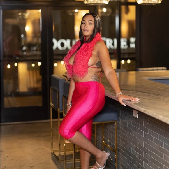 AW Chic - Picture 4 of 4